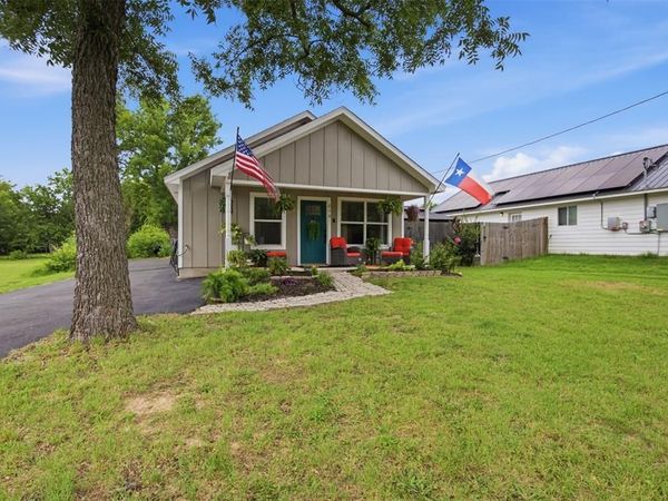 216 E Clay Street, Bowie, TX 76230