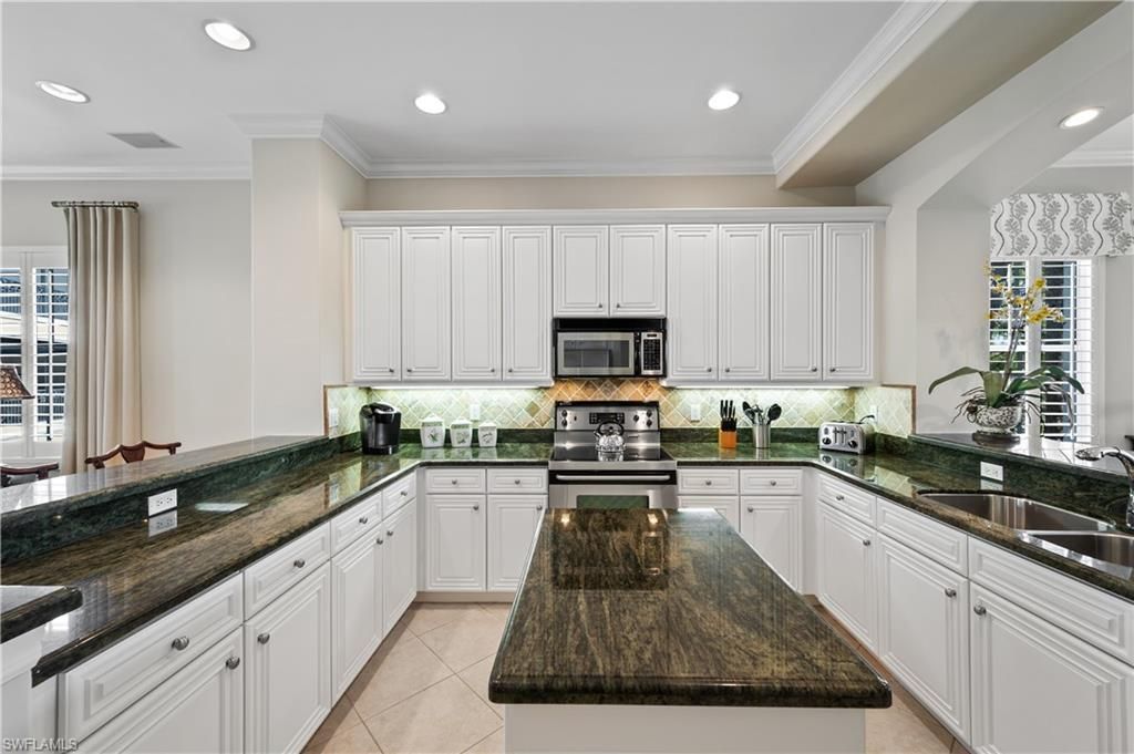 2658 Bolero Dr, Unit 9-2, Naples, FL 34109 Photo