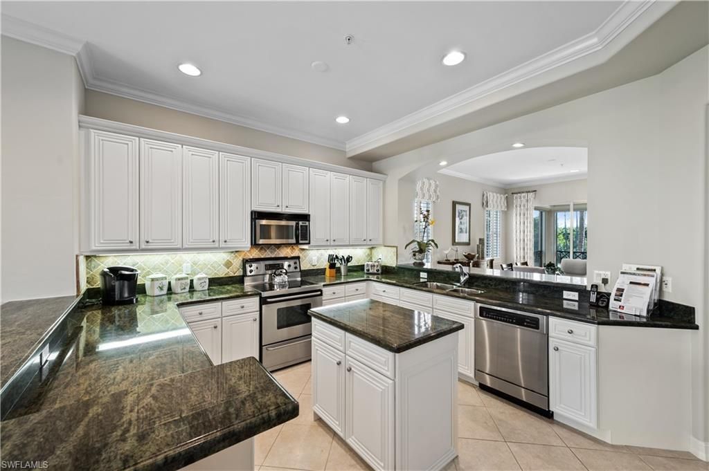 2658 Bolero Dr, Unit 9-2, Naples, FL 34109 Photo