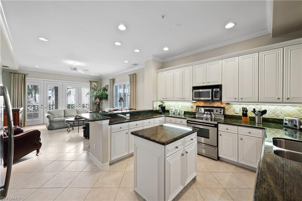 2658 Bolero Dr, Unit 9-2, Naples, FL 34109 Photo