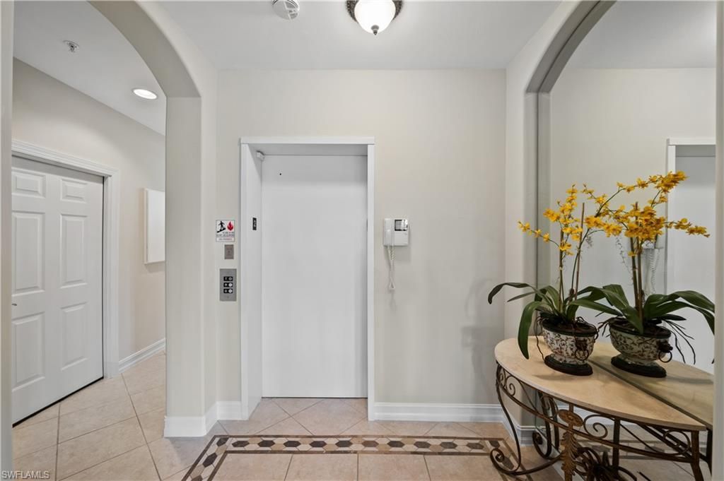 2658 Bolero Dr, Unit 9-2, Naples, FL 34109 Photo