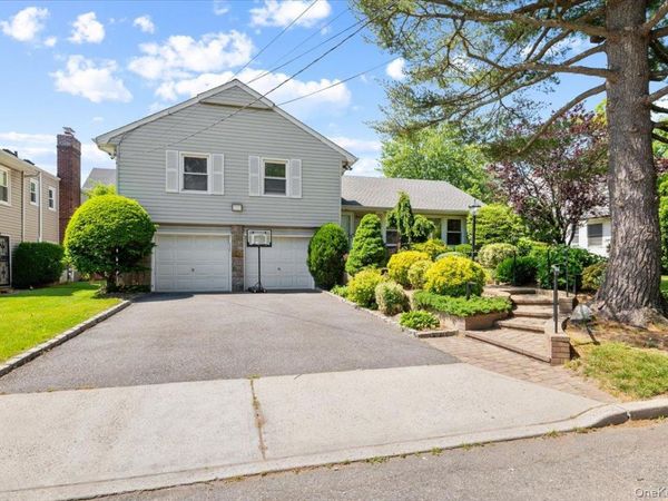 842 Fiske Street , Woodmere, NY 11598