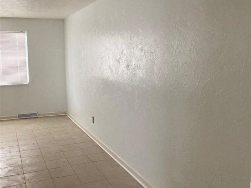 4871 Banbury Court , Unit 15, Warrensville Heights, OH 44128 Photo 6
