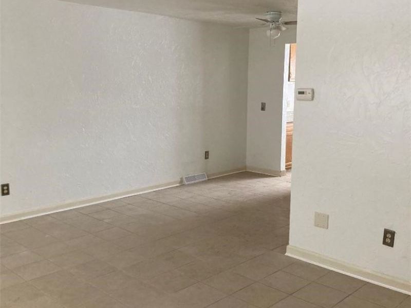 4871 Banbury Court , Unit 15, Warrensville Heights, OH 44128 Photo 9
