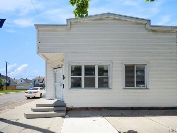 12001 Saint Aubin Street , Hamtramck, MI 48212