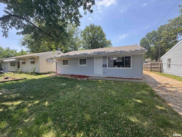 209 CAPRI Street, Pekin, IL 61554