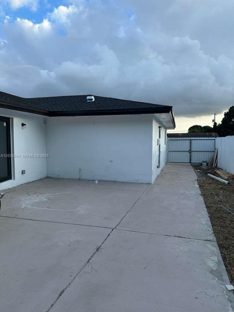 2041 NW 190th Ter, Miami Gardens, FL 33056 Photo