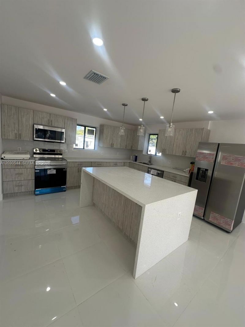 2041 NW 190th Ter, Miami Gardens, FL 33056 Photo