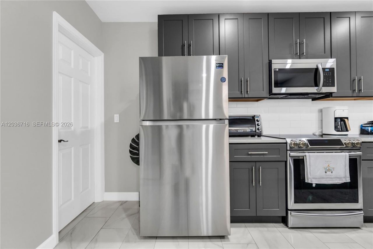 5049 Cleveland Rd , Delray Beach, FL 33484 Photo