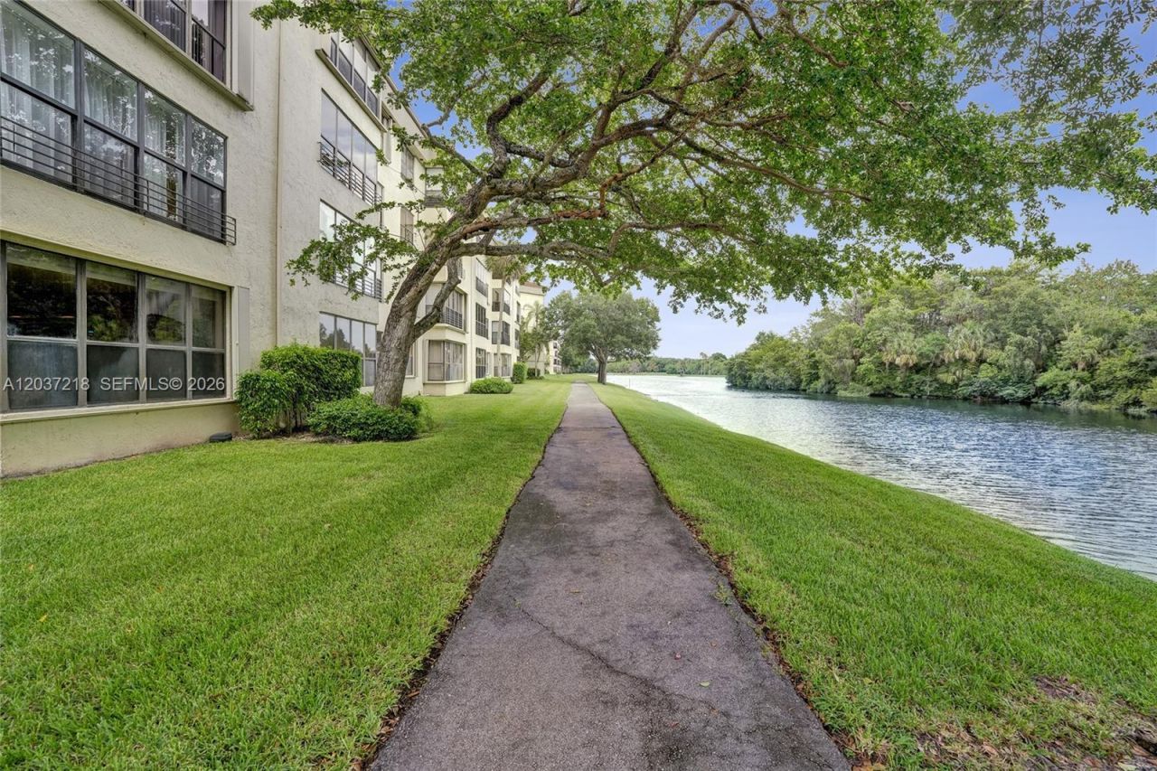 2908 S Carambola Cir S, Unit 106, Coconut Creek, FL 33066 Photo