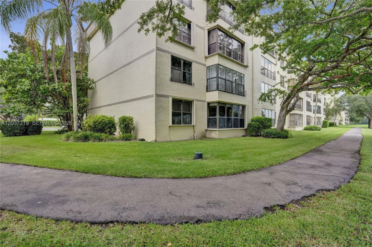 2908 S Carambola Cir S, Unit 106, Coconut Creek, FL 33066 Photo