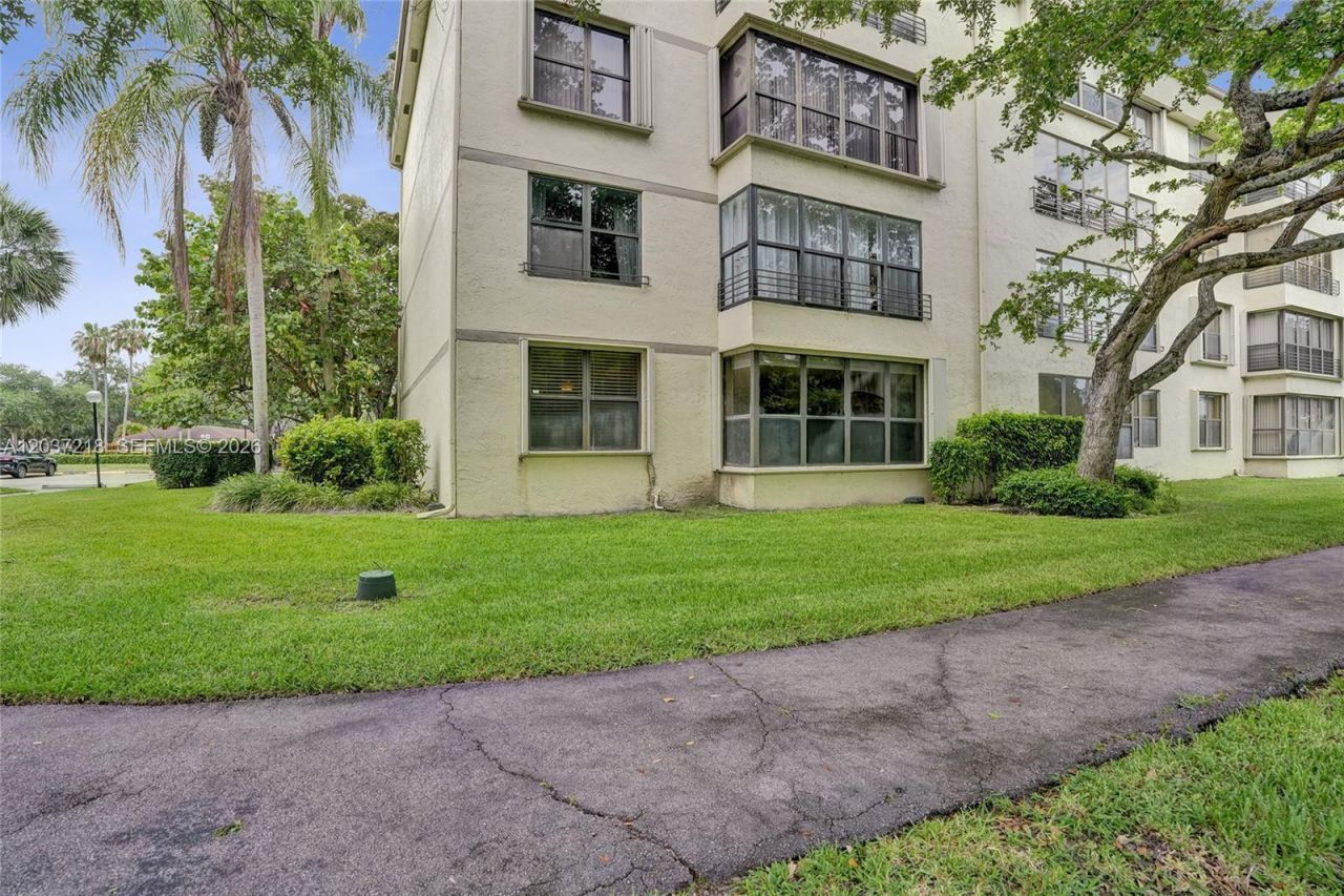 2908 S Carambola Cir S, Unit 106, Coconut Creek, FL 33066 Photo
