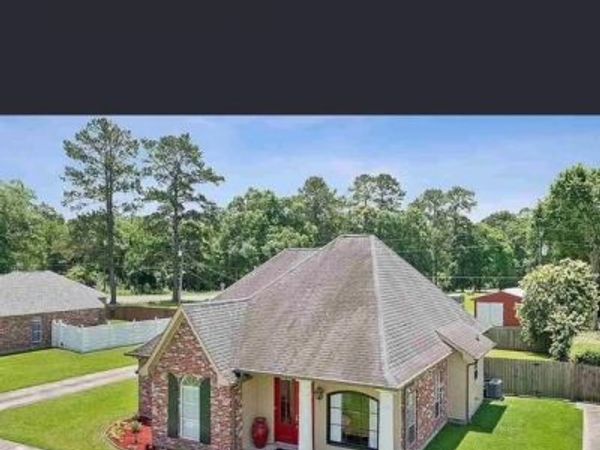 7432 Lake Meadow Drive , Livingston, LA 70706