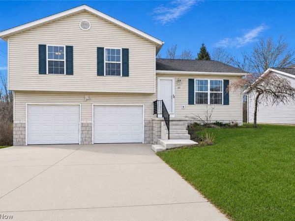 685 W Lake Street , Ravenna, OH 44266