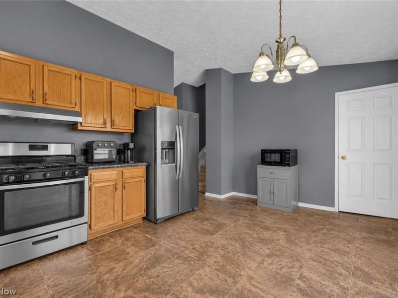 685 W Lake Street , Ravenna, OH 44266 Photo 6