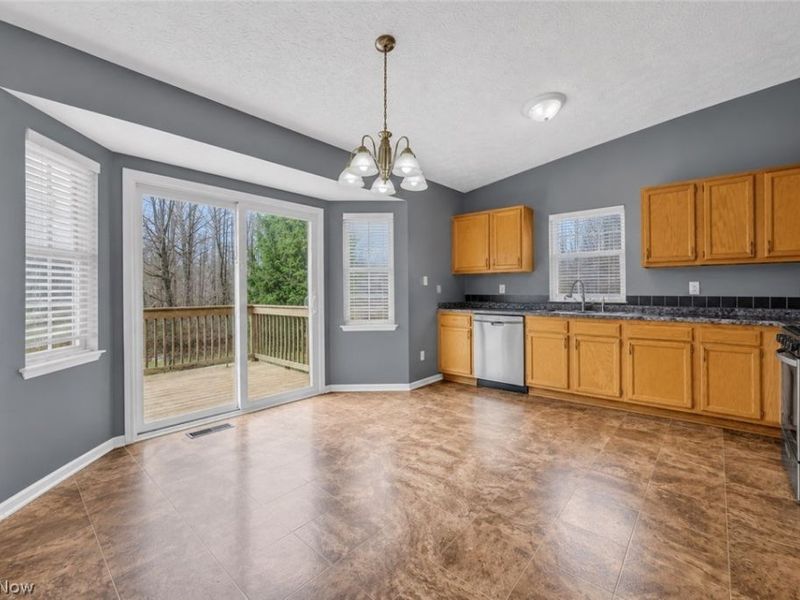 685 W Lake Street , Ravenna, OH 44266 Photo 7