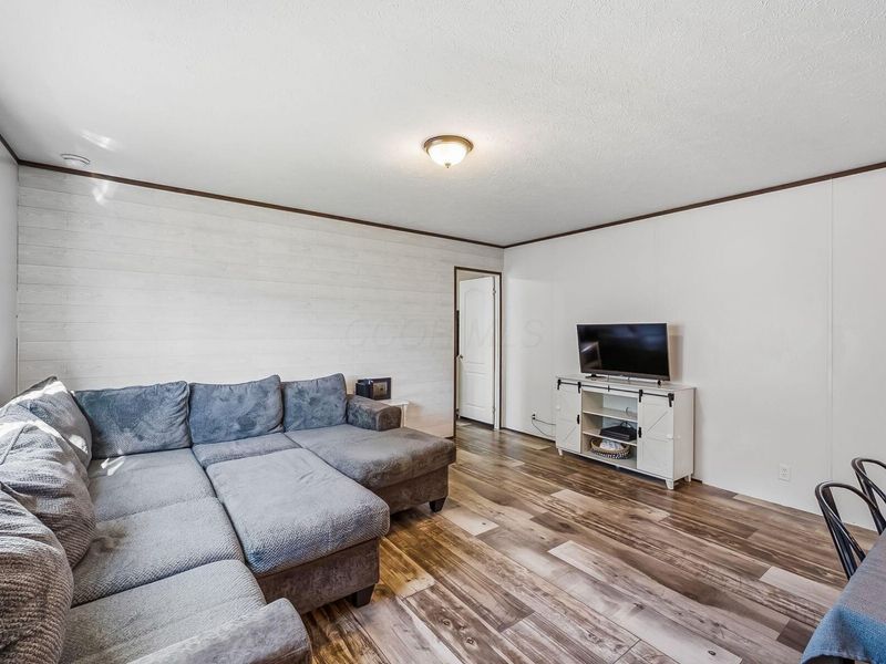 5965 Harrisburg Georgesville Road, Unit 102, Darbydale, OH 43123 Photo 4