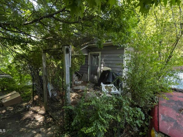 129 Corner Alley, Bristol, VA 24201