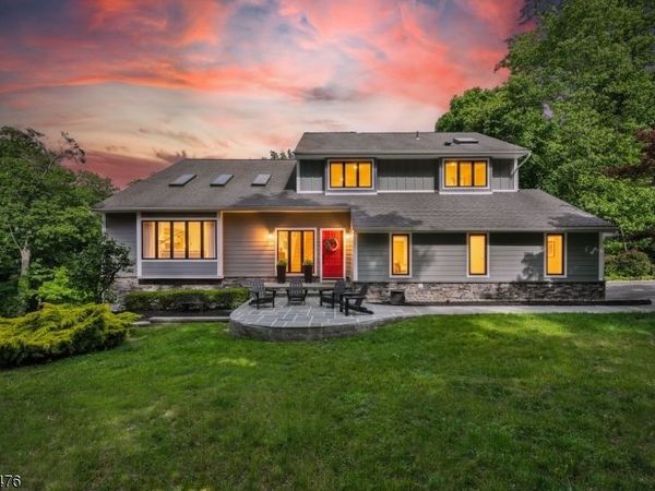 11 Hemlock Ln, Kinnelon, NJ 07405