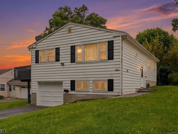 3 Summit Ave, Wharton, NJ 07885