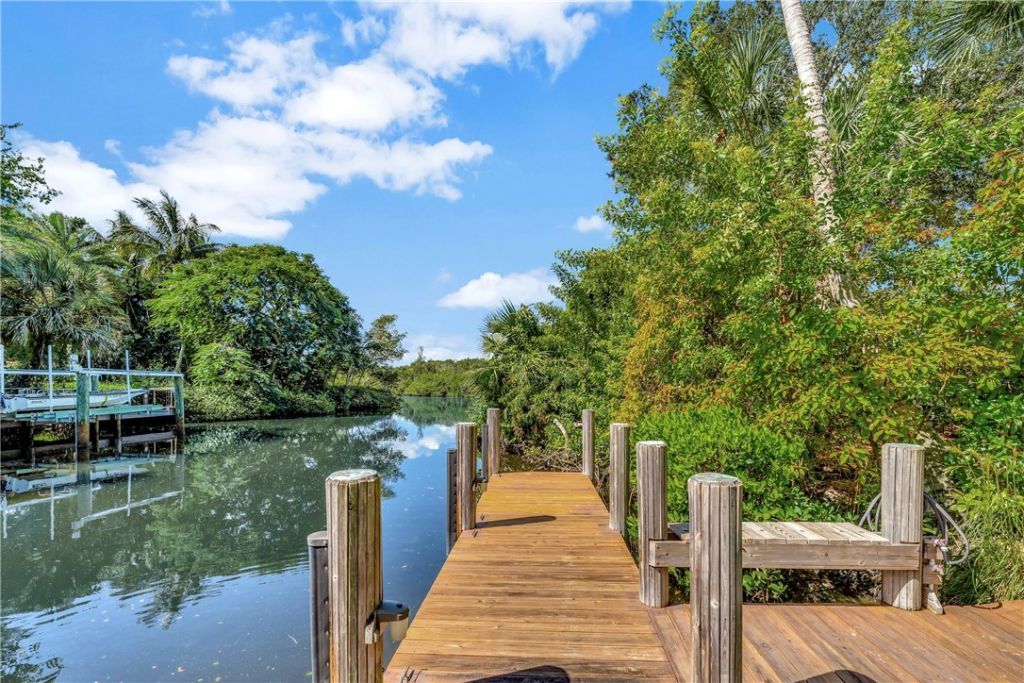 140 Waterway Lane, Vero Beach, FL 32963 Photo