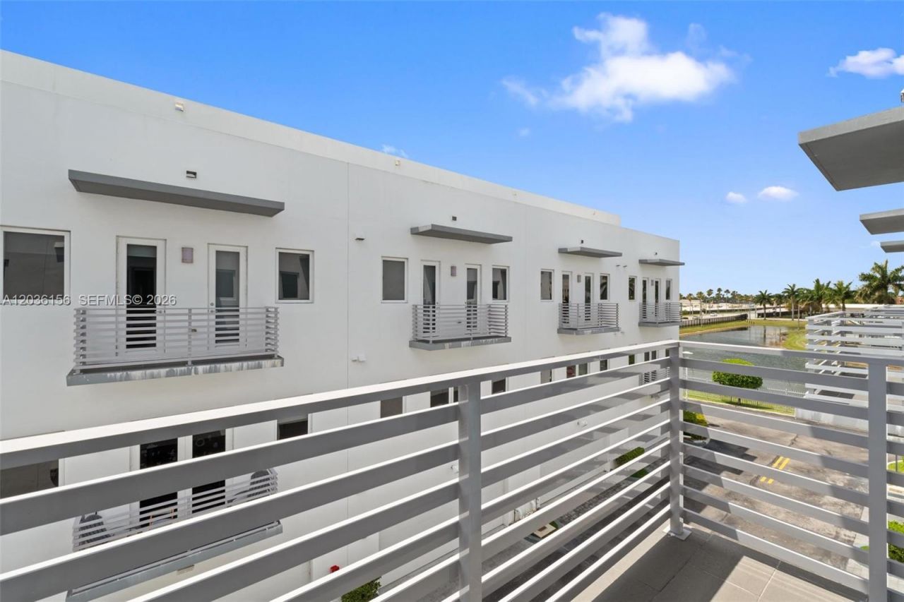 9161 NW 33rd St , Doral, FL 33172 Photo