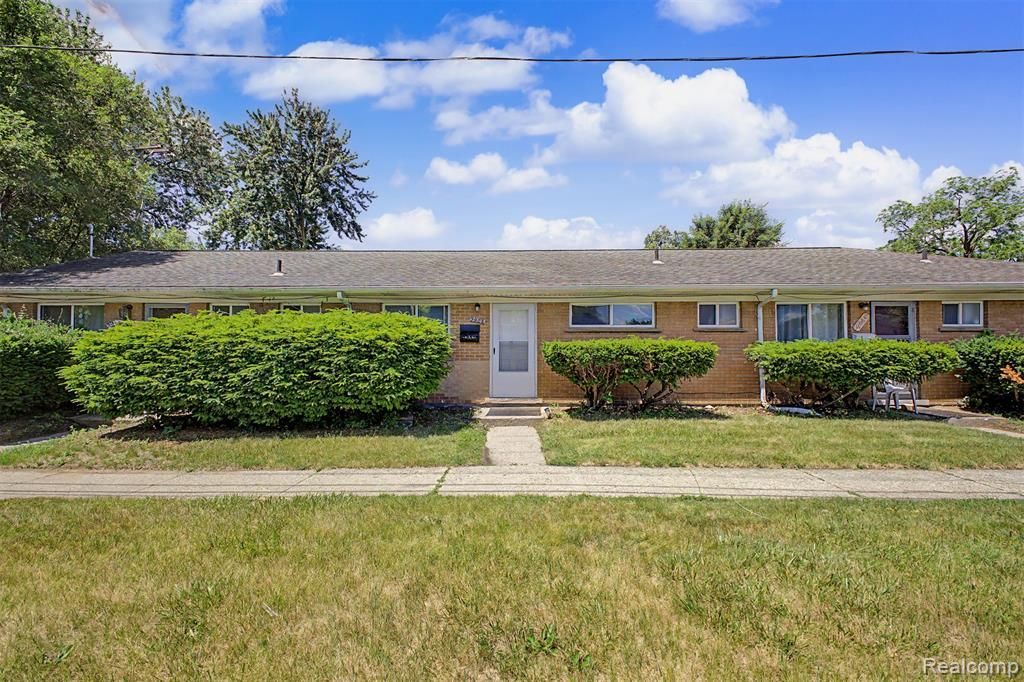 34503 Glenwood Road, Wayne, MI 48184 Main Photo