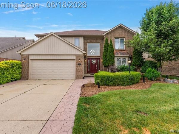 1043 River Mist Drive, Rochester, MI 48307