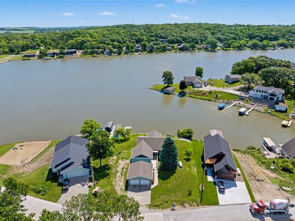 8109 Oak Ridge Drive, Dexter, IA 50070