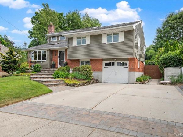 40 Sherman Drive , Syosset, NY 11791