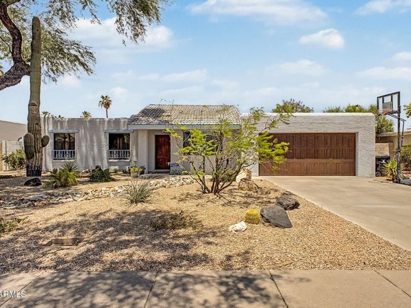 2818 E PARADISE Drive, Phoenix, AZ 85028