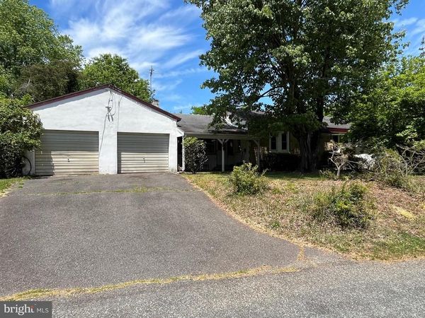 1033 WALT ROAD , PENNSBURG, PA 18073