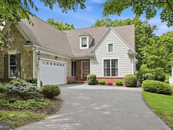 206 BANK BARN LANE, LANCASTER, PA 17602