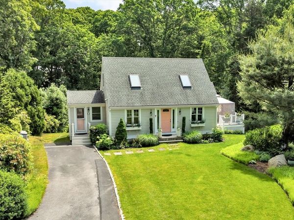 7 Cachalot Lane, Falmouth, MA 02540
