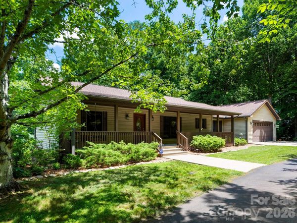 11 Robin Lane, Weaverville, NC 28787