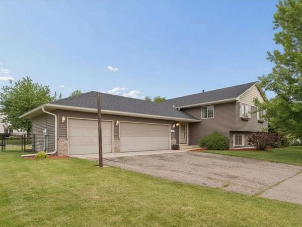 1146 Sparrow Road , Waconia, MN 55387