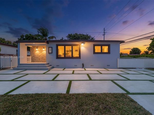 11 W 59th St , Hialeah, FL 33012