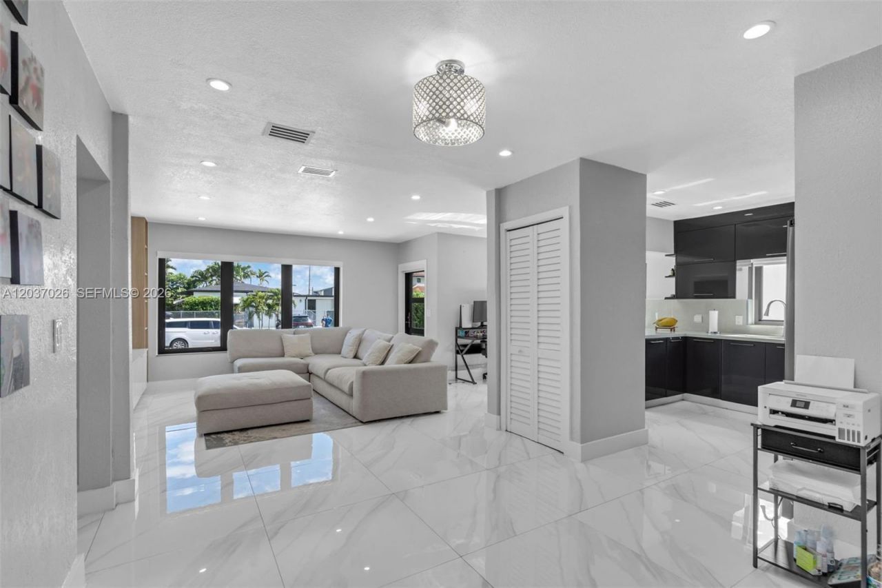 11 W 59th St , Hialeah, FL 33012 Photo