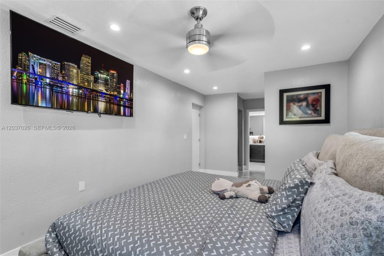 11 W 59th St , Hialeah, FL 33012 Photo