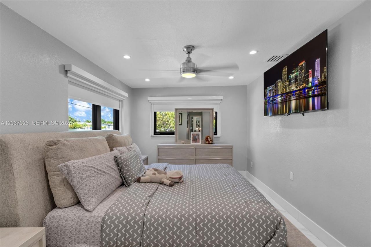 11 W 59th St , Hialeah, FL 33012 Photo