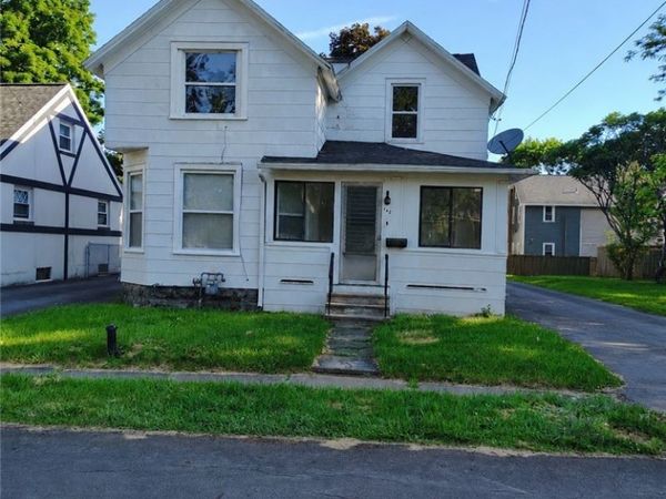 142 Warrington Road West, Syracuse, NY 13205