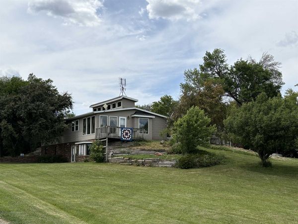 1335 100th Avenue , Lake Park, IA 51347