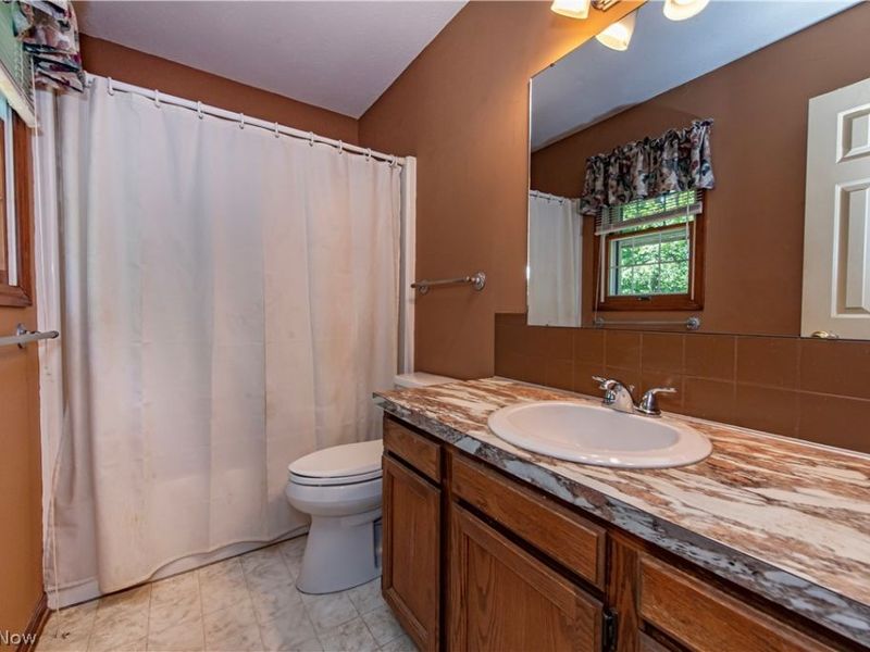 587 Red Rock Drive , Wadsworth, OH 44281 Photo 2