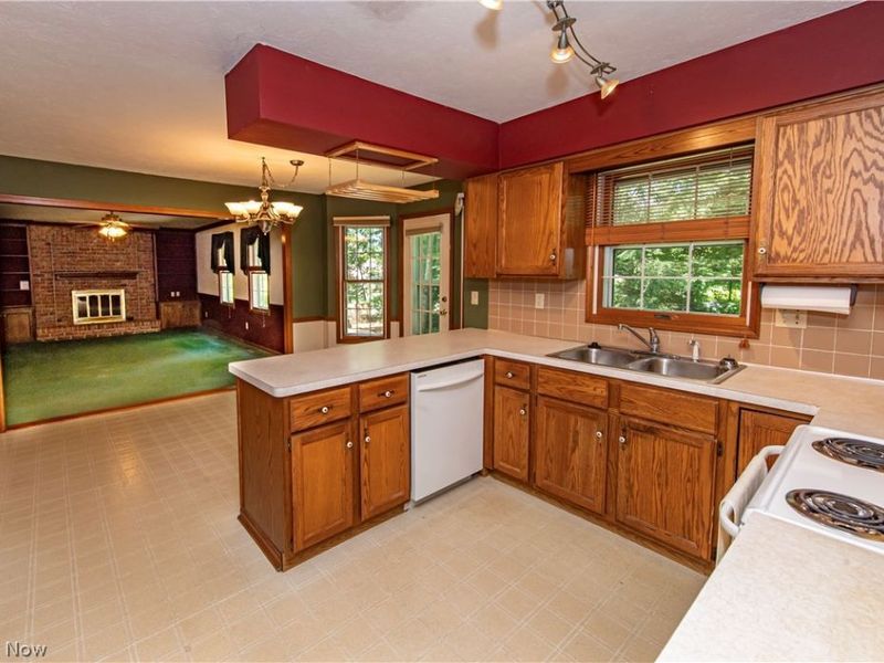 587 Red Rock Drive , Wadsworth, OH 44281 Photo 32