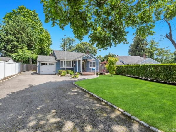 3 Drake Lane , Kings Park, NY 11754