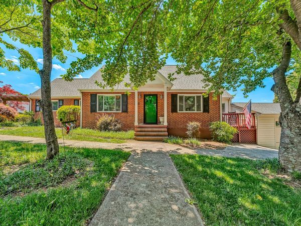 2225 Yellow Mountain RD SE, Roanoke, VA 24014