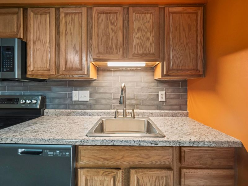5918 Morrissey Street, Unit 5918D, Columbus, OH 43232 Photo 7