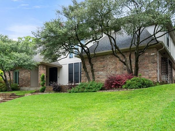 907 Loch Lomond Drive, Arlington, TX 76012