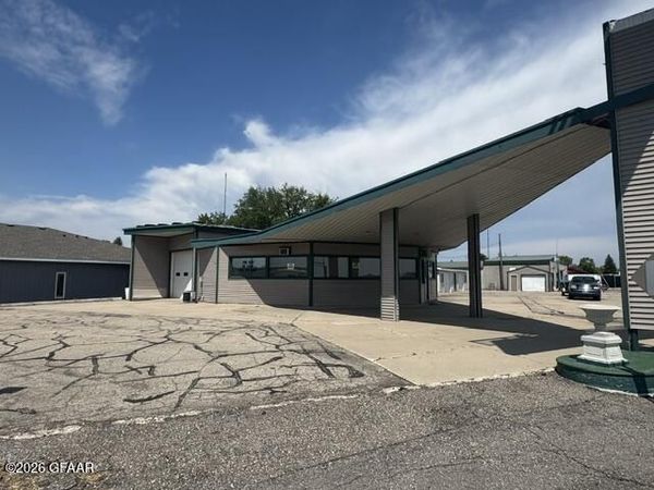 1111 CENTRAL Avenue NW, East Grand Forks, MN 56721