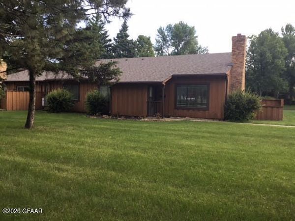 673 HIGH PLAINS Court , Grand Forks, ND 58201